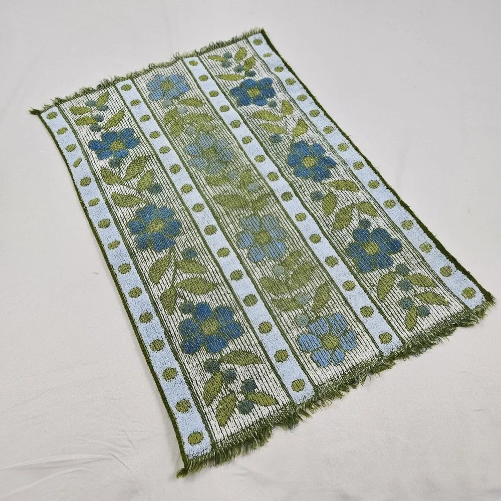 Cannon Royal Daisy Hand Towel Sculpted 1970 Blue/Green Vintage MCM Retro